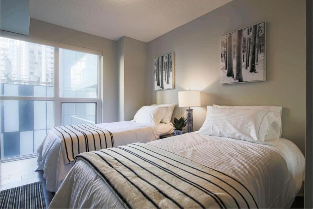 Skyline Suites - Walk To Mtcc, Acc, Rogers Centre & Entertainment District Toronto Esterno foto