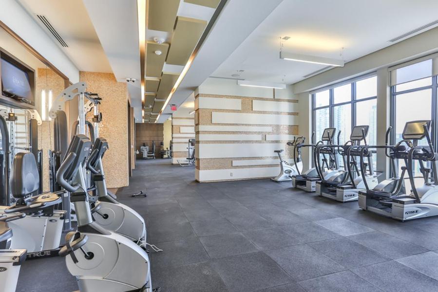 Skyline Suites - Walk To Mtcc, Acc, Rogers Centre & Entertainment District Toronto Esterno foto