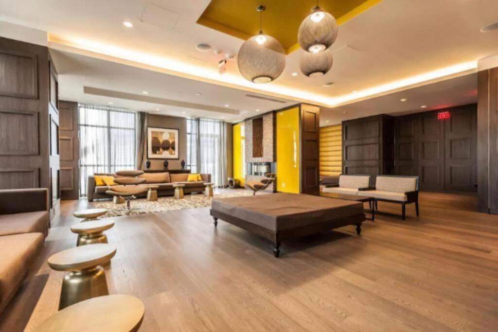 Skyline Suites - Walk To Mtcc, Acc, Rogers Centre & Entertainment District Toronto Esterno foto