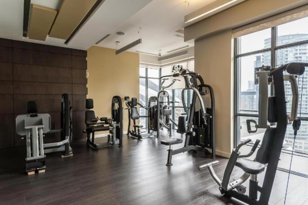Skyline Suites - Walk To Mtcc, Acc, Rogers Centre & Entertainment District Toronto Esterno foto