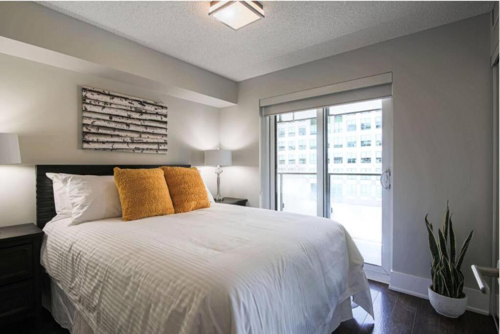 Skyline Suites - Walk To Mtcc, Acc, Rogers Centre & Entertainment District Toronto Esterno foto