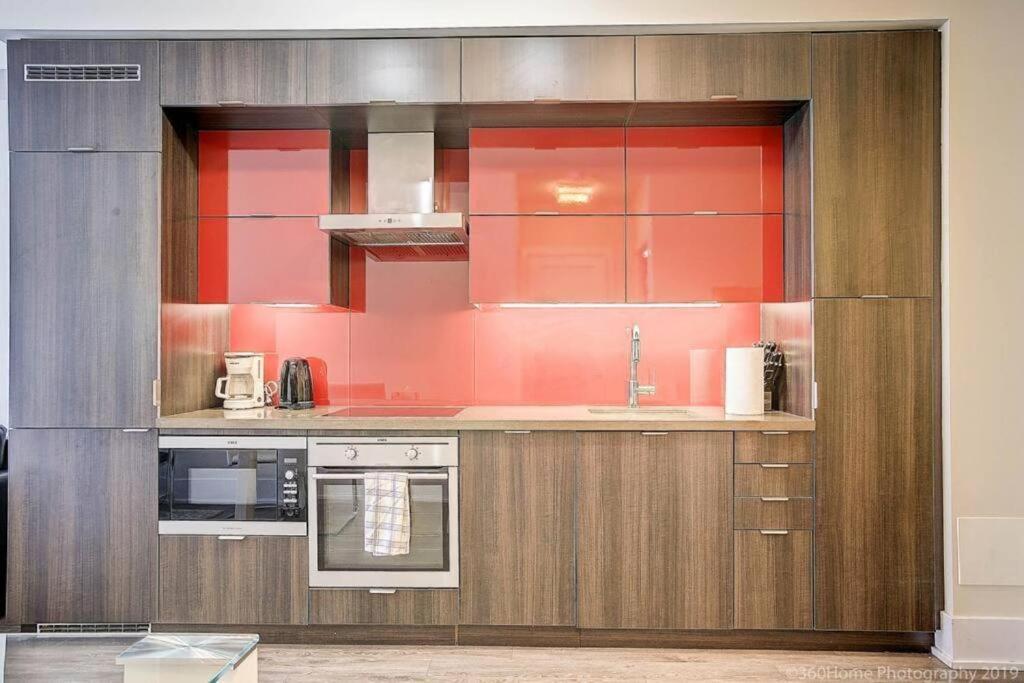 Skyline Suites - Walk To Mtcc, Acc, Rogers Centre & Entertainment District Toronto Esterno foto